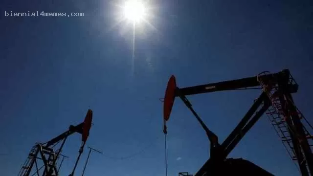 Россия не может продать миллионы баррелей нефти из-за санкций и готовится сокращать добычу