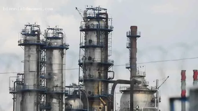 Один из крупнейших российских НПЗ частично остановился из-за аварии