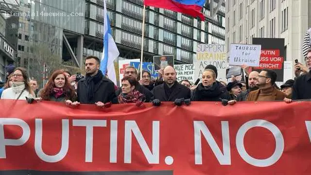 Антивоенный марш российской оппозиции в Берлине собрал около 2 тысяч человек