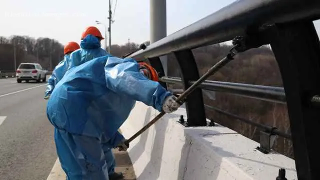 Россиян будут отправлять на обязательные работы за символику «экстремистских» организаций