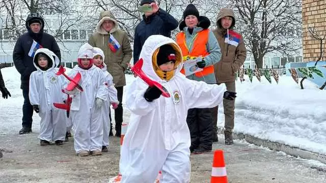 В детских садах по приказу Путина начали проводить «Зарницы» с метанием гранат и ползанием по-пластунски