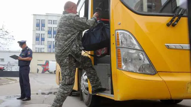 
								Бизнесу запретят увольнять отправившихся на войну сотрудников			