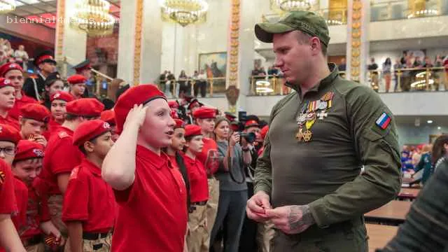 
								Британия ввела санкции против «Юнармии» Путина  			