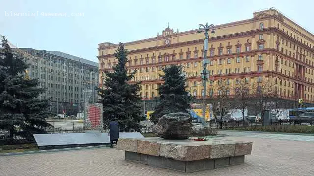 
								Глава СПЧ предложил убрать с Лубянской площади старейший в России памятник жертвам репрессий			
