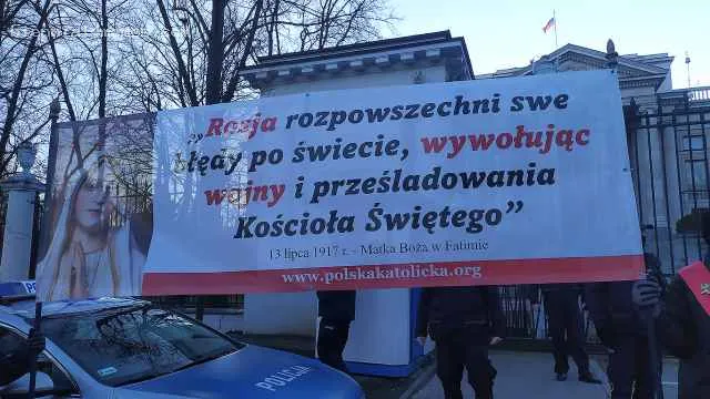 
								Польша пригрозила закрыть все консульства России, если та не прекратит диверсии в Европе			