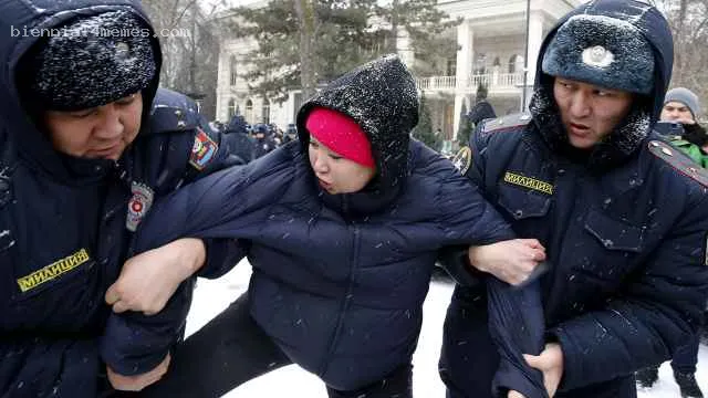 Россия начала привлекать иностранных силовиков для контроля за мигрантами