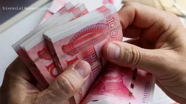 Россияне за год купили валюты на 680 миллиардов рублей