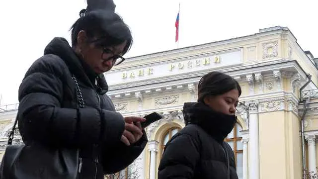 «Тормозить мы будем об бетонную стену». Борьба ЦБ с перегревом экономики грозит ее переохлаждением