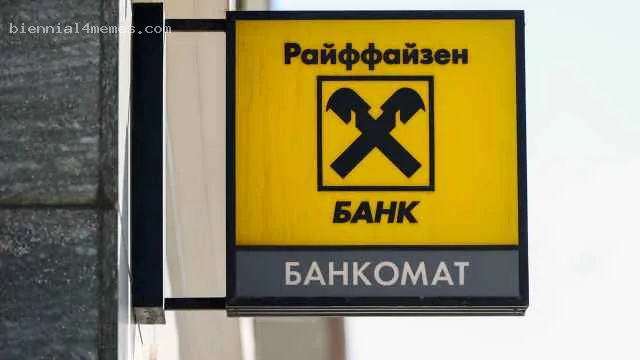 Райффайзенбанк уличили в зарабатывании на операциях с российским ВПК