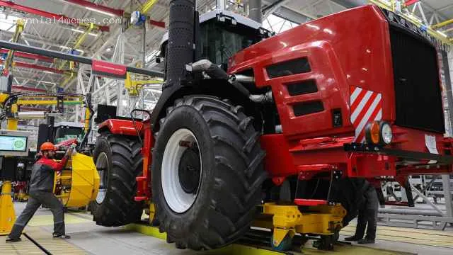 Россия столкнулась с обвальным падением производства тракторов и комбайнов