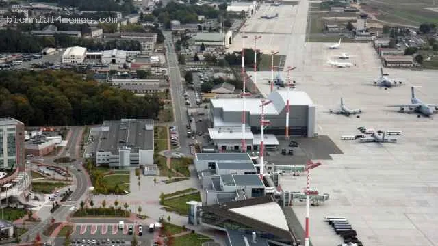 Над авиабазой США в Рамштайне заметили неизвестные беспилотники