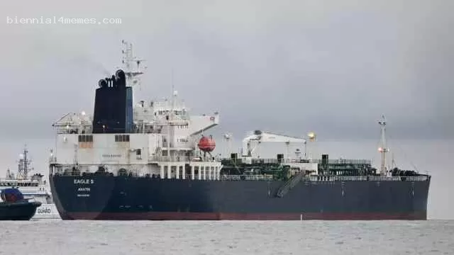 Финляндия сняла арест с задержанного за повреждение кабеля танкера теневого флота России