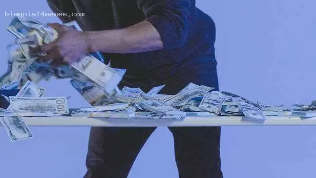 Сын экс-главы РКН попался телефонным мошенникам и вынес из дома 49 млн рублей и больше $150 000 наличными