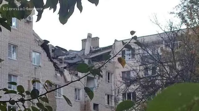 
								Взрыв газа разрушил два этажа в жилой пятиэтажке в Черкесске. Четыре человека погибли			