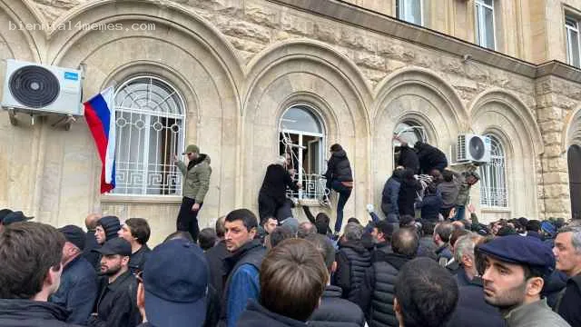 Администрация президента Абхазии решила отозвать законопроект о соглашении с Россией из-за протестов