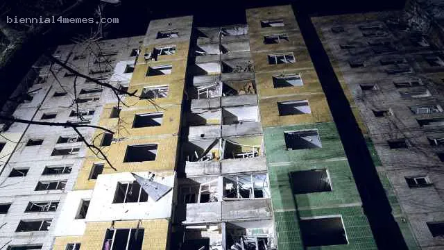 Россия ударила ракетой по девятиэтажному жилому дому в Сумах. Погибли 11 человек