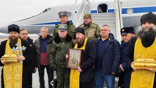 Священники РПЦ с иконами и мощами облетели Рязанскую область на самолете, чтобы защитить ее от атак дронов