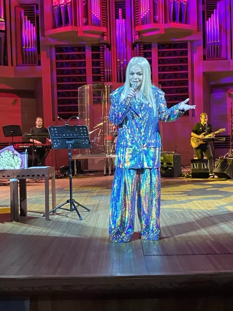 Путинистка (военный преступник) Долина опозорилась на выступлении