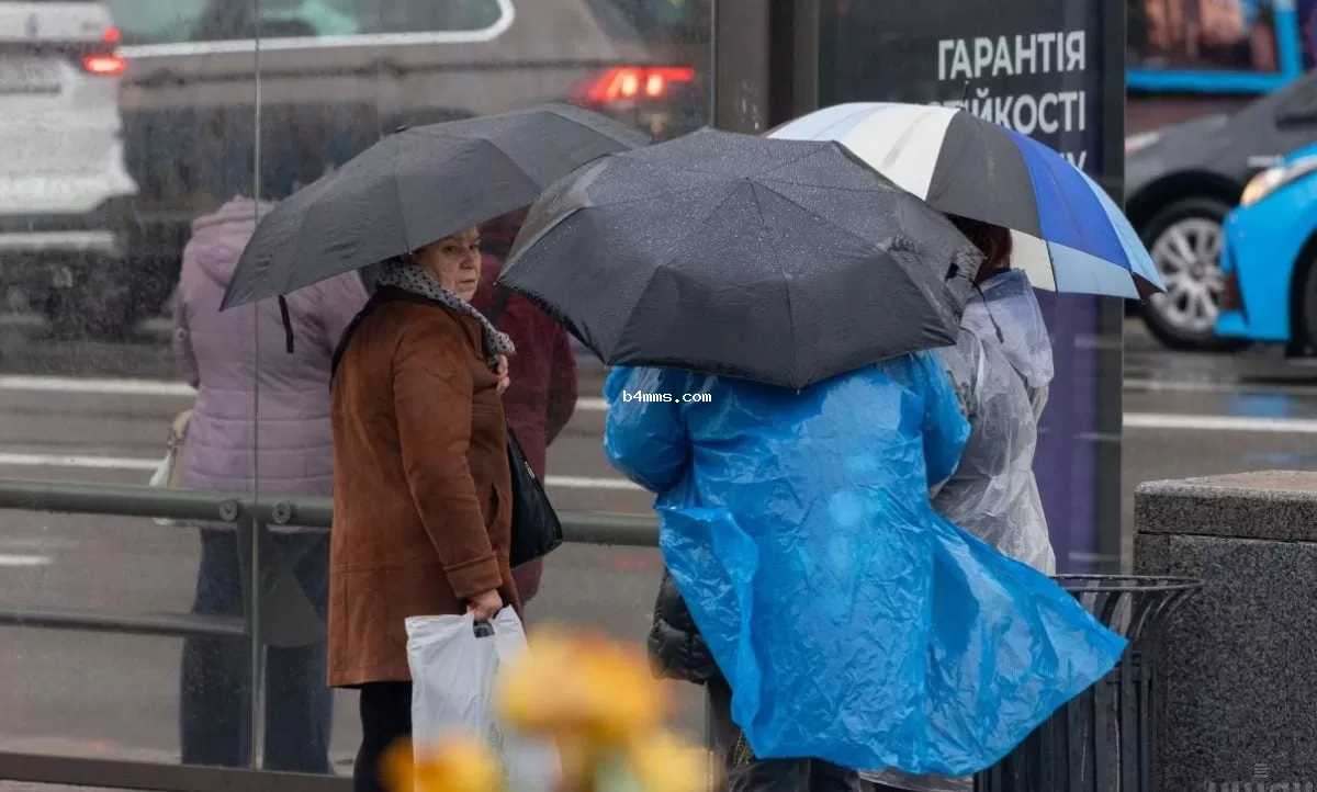 Украина будет "плавать": регионы накрывают затяжные дожди и пронизывающий ветер