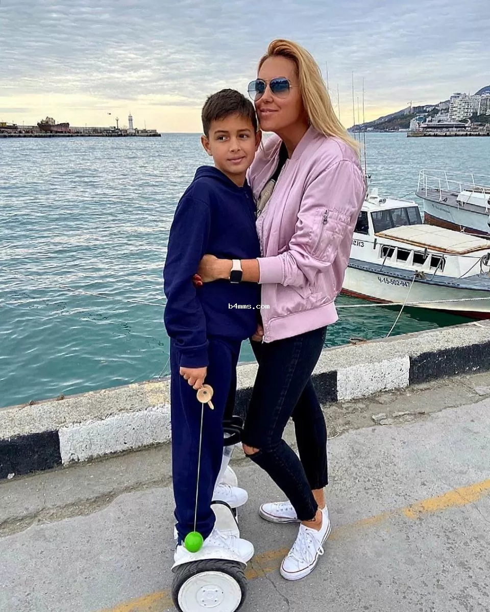 Клочкова с сыном в Крыму 