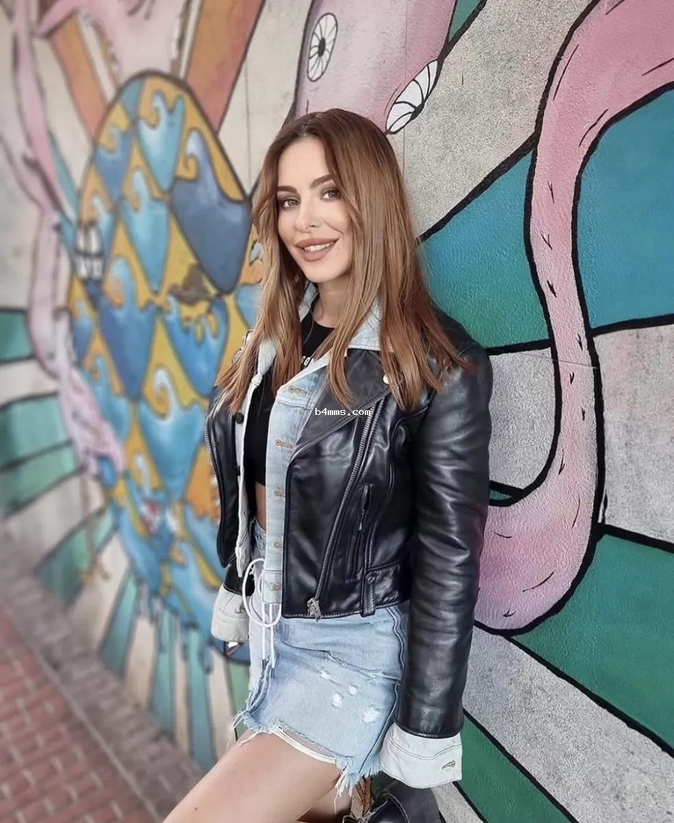 Лорак у стены Лорак у стены