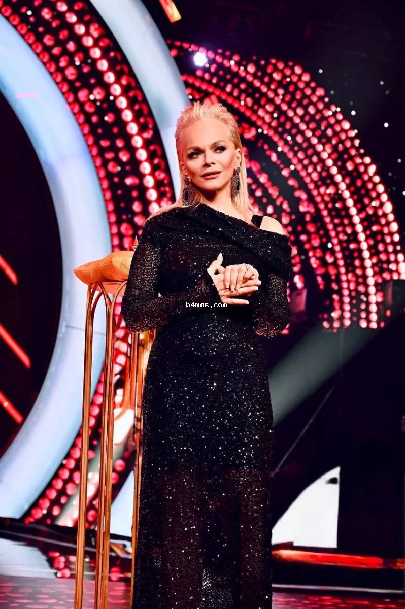 Лариса Долина поддерживает диктатора Путина (военный преступник)