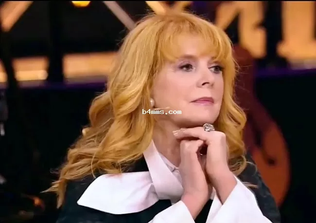 Клара Новикова не изменяет своему стилю