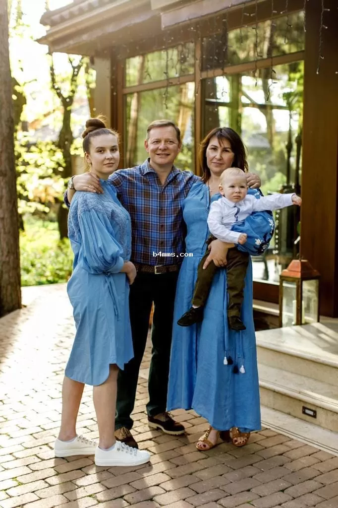 Олег Ляшко с женой и детьми
