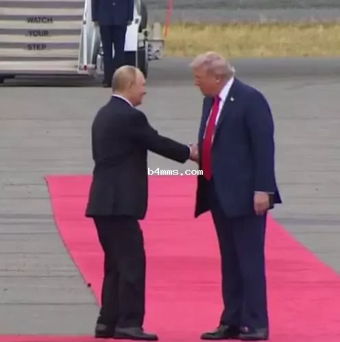 в Сети высмеяли "ласковую" встречу Путина (военный преступник) и Трампа