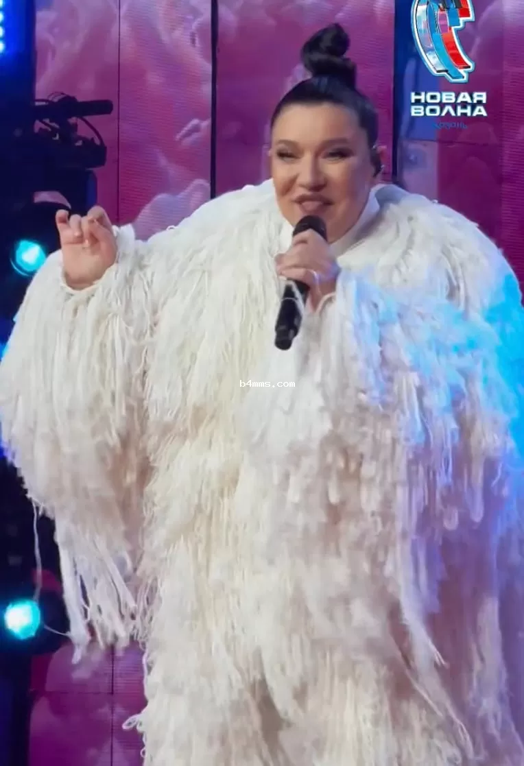 Елка удивила своим видом Елка удивила своим видом