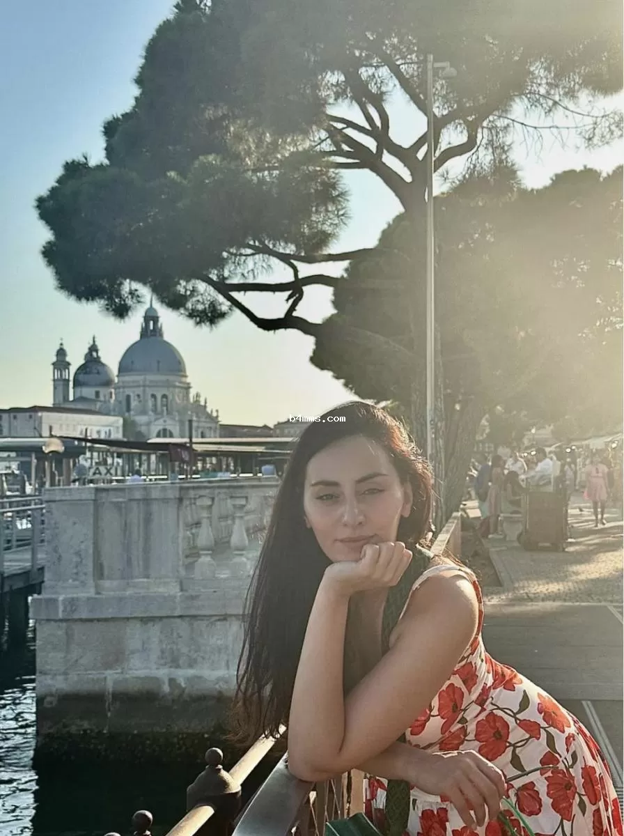 Роза Аль-Намри постит фото из Европы 