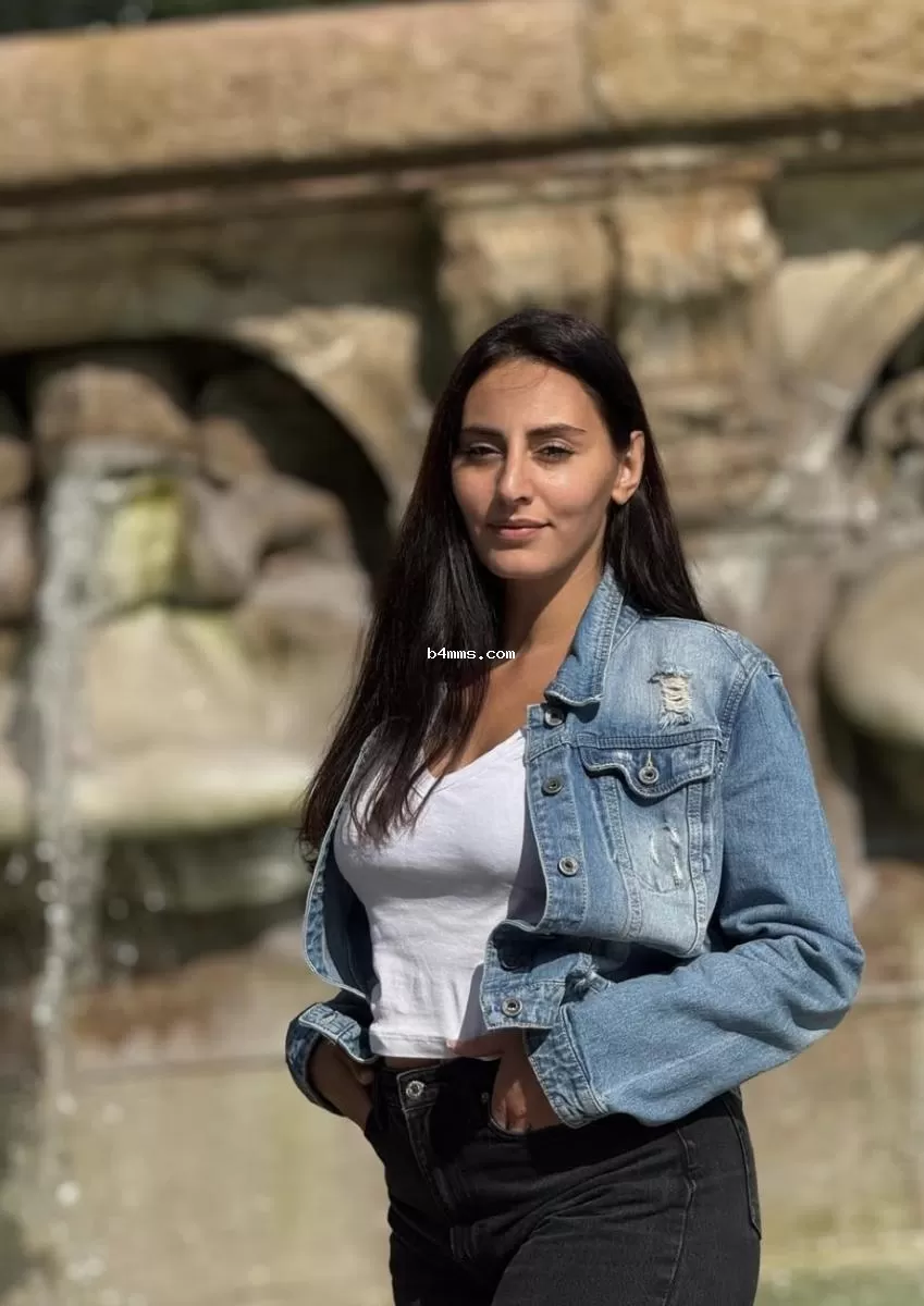 Роза Аль-Намри постит фото из Европы 