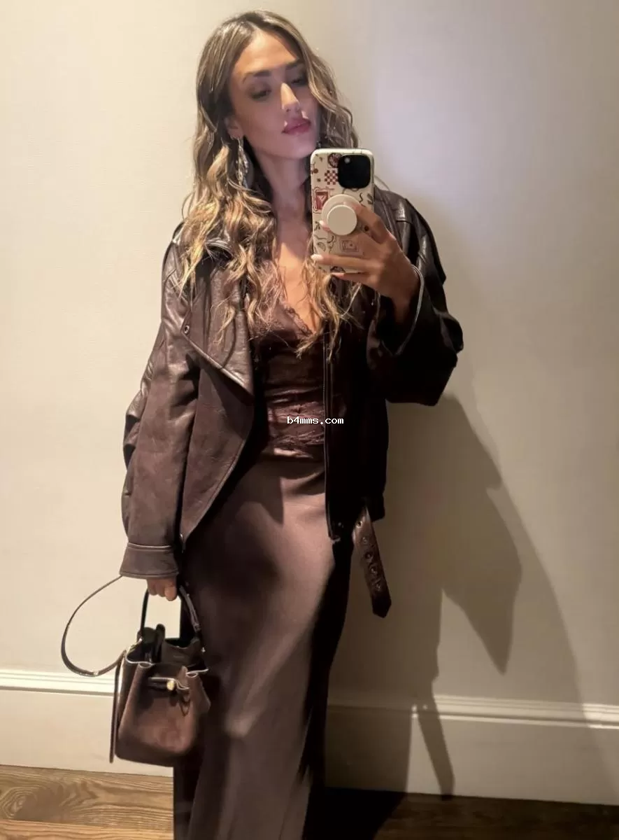 Джессика Альба напомнила блогершу 