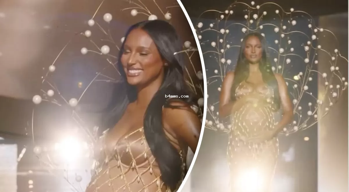 Показ Victoria's Secret открыла беременная модель: фееричное видео