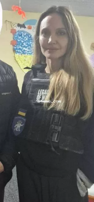 Анджелина Джоли