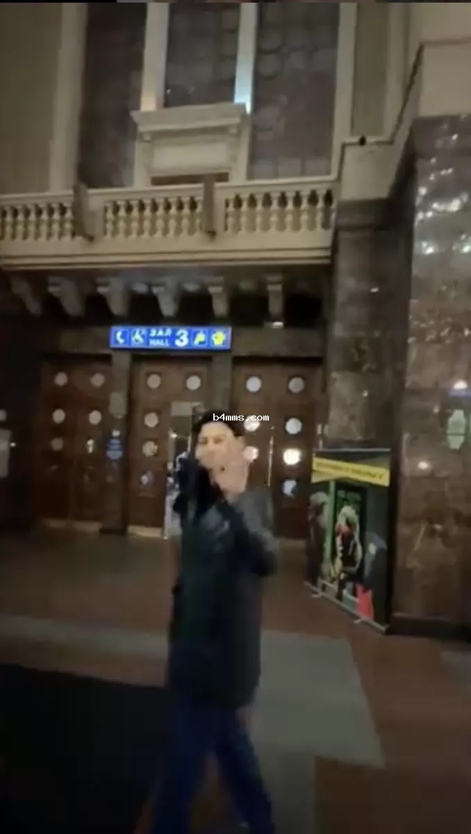 Камелия с мужем проводили дочку в Польшу Камелия с мужем проводили дочку в Польшу