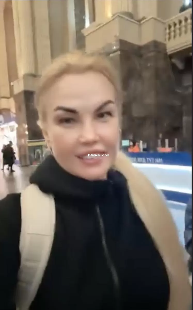 Камелия с мужем проводили дочку в Польшу Камелия с мужем проводили дочку в Польшу