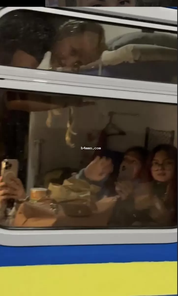 Камелия с мужем проводили дочку в Польшу Камелия с мужем проводили дочку в Польшу