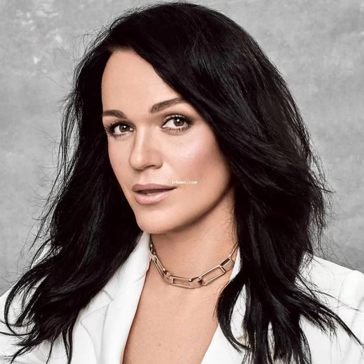 Артистка Слава проходит лечение 