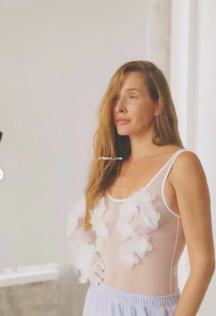 Катя Осадчая и ее нежные фото Катя Осадчая и ее нежные фото