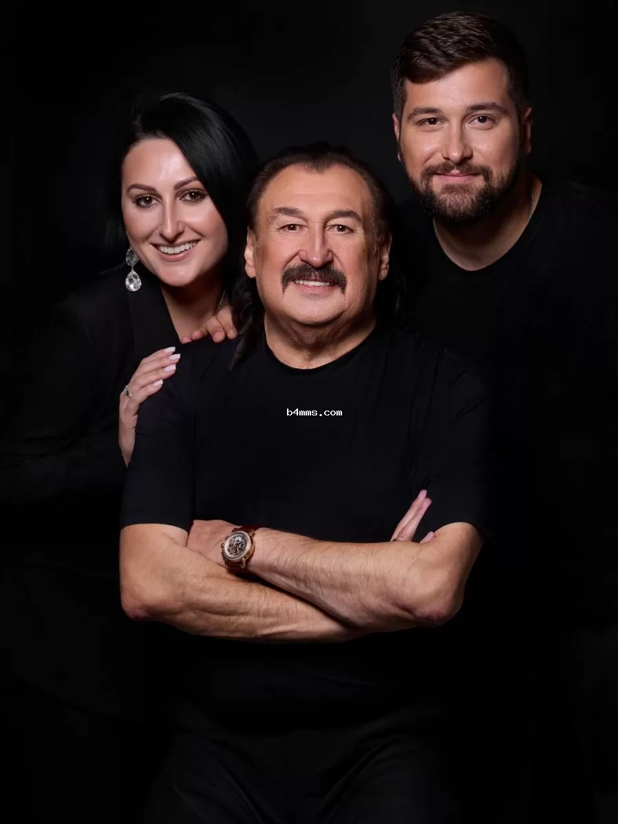 Степан Гига с сыном и дочерью