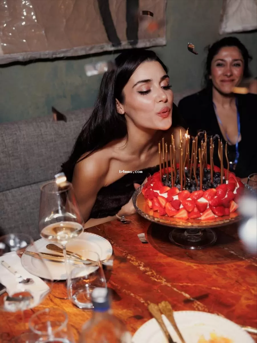 Ханде Эрчел в Москве