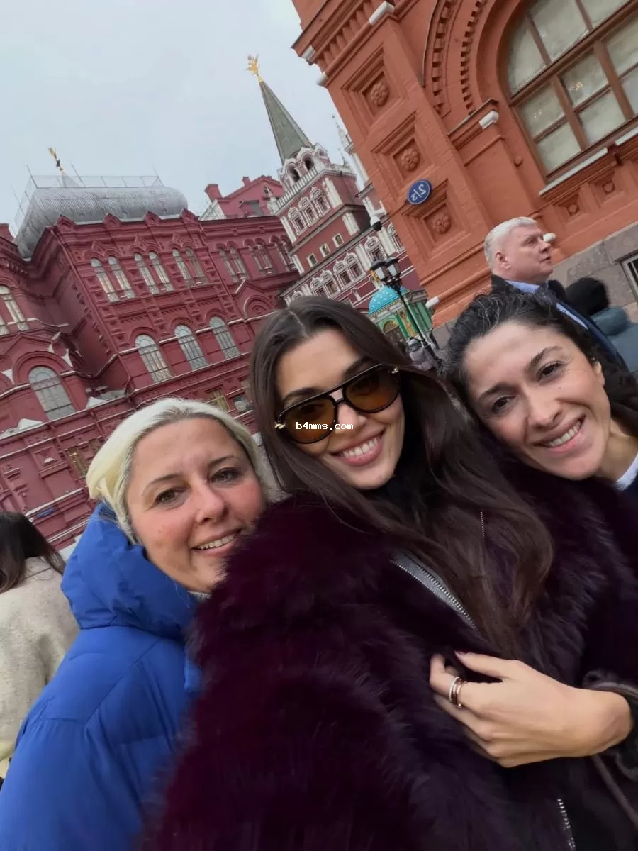 Ханде Эрчел на Красной площади