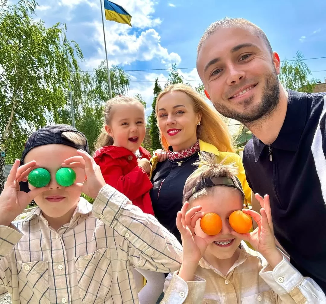 Тарас и Елена Тополи с детьми