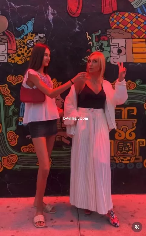 Кристина Орбакайте и дочь Клавдия