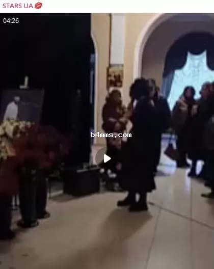 Александра Норова на прощании с мужем