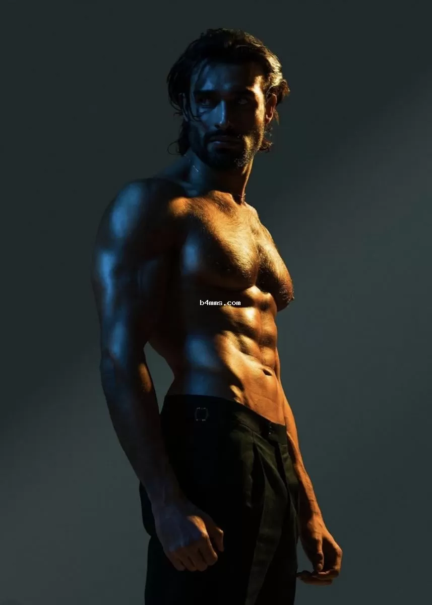 Cэм Асгари на фото для обложки Cэм Асгари на фото для обложки