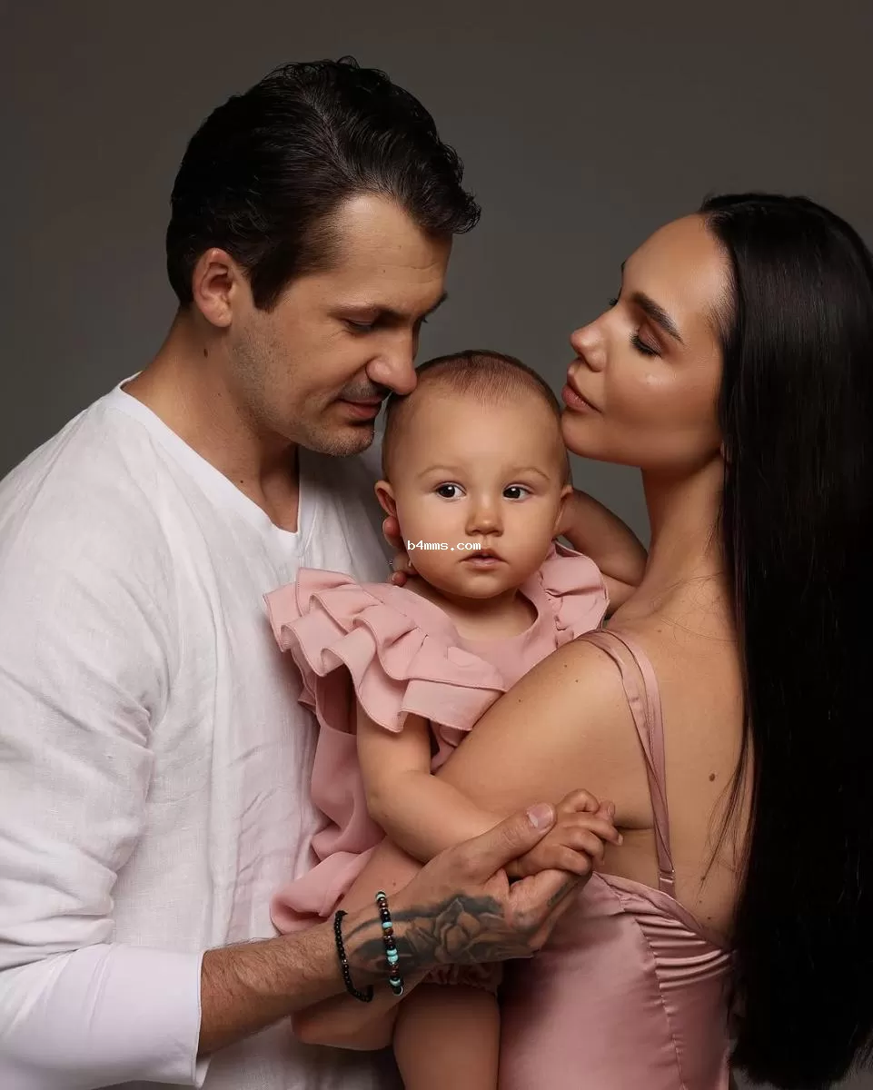 Евгений Кот с женой и дочерью