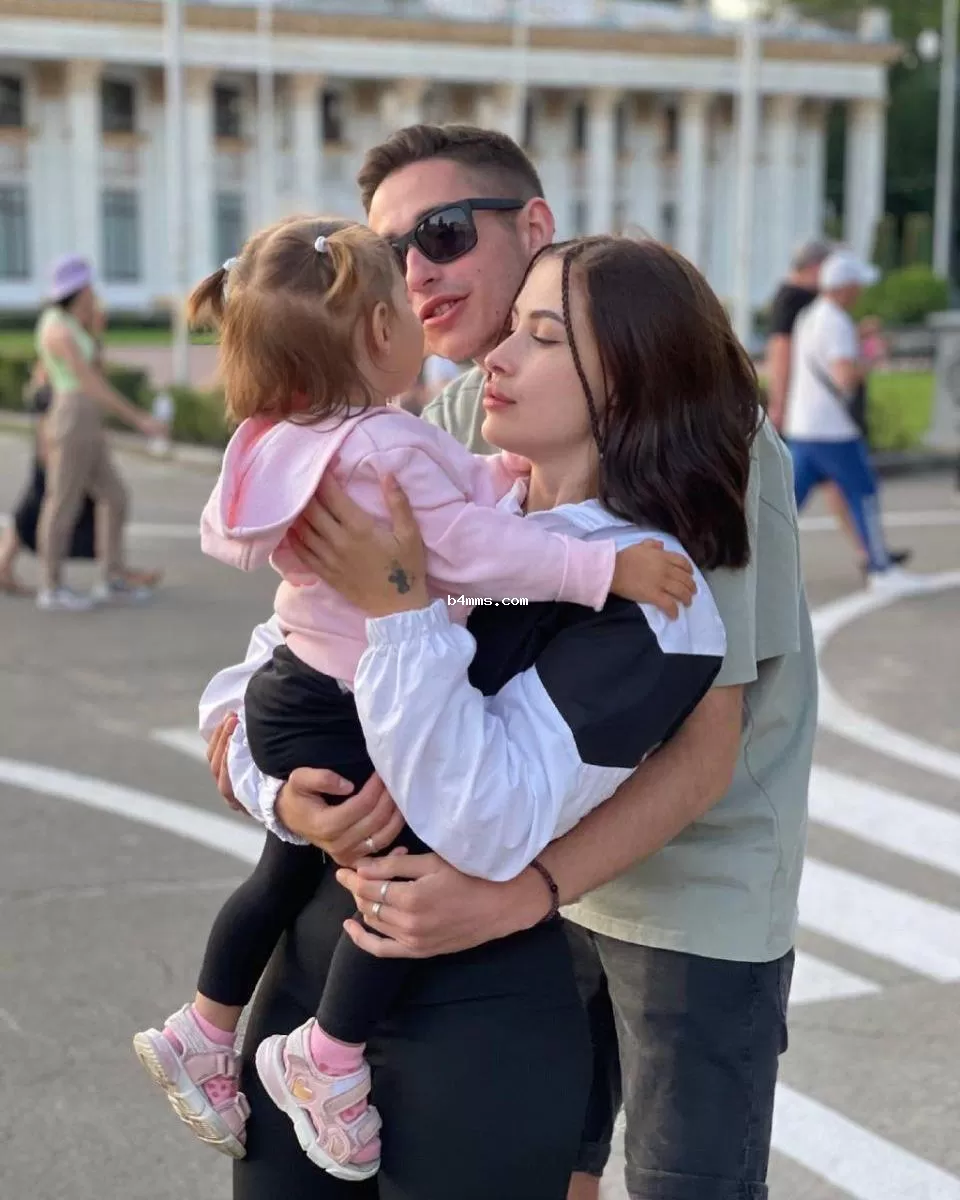 Роман Сасанчин с дочерью и бывшей женой