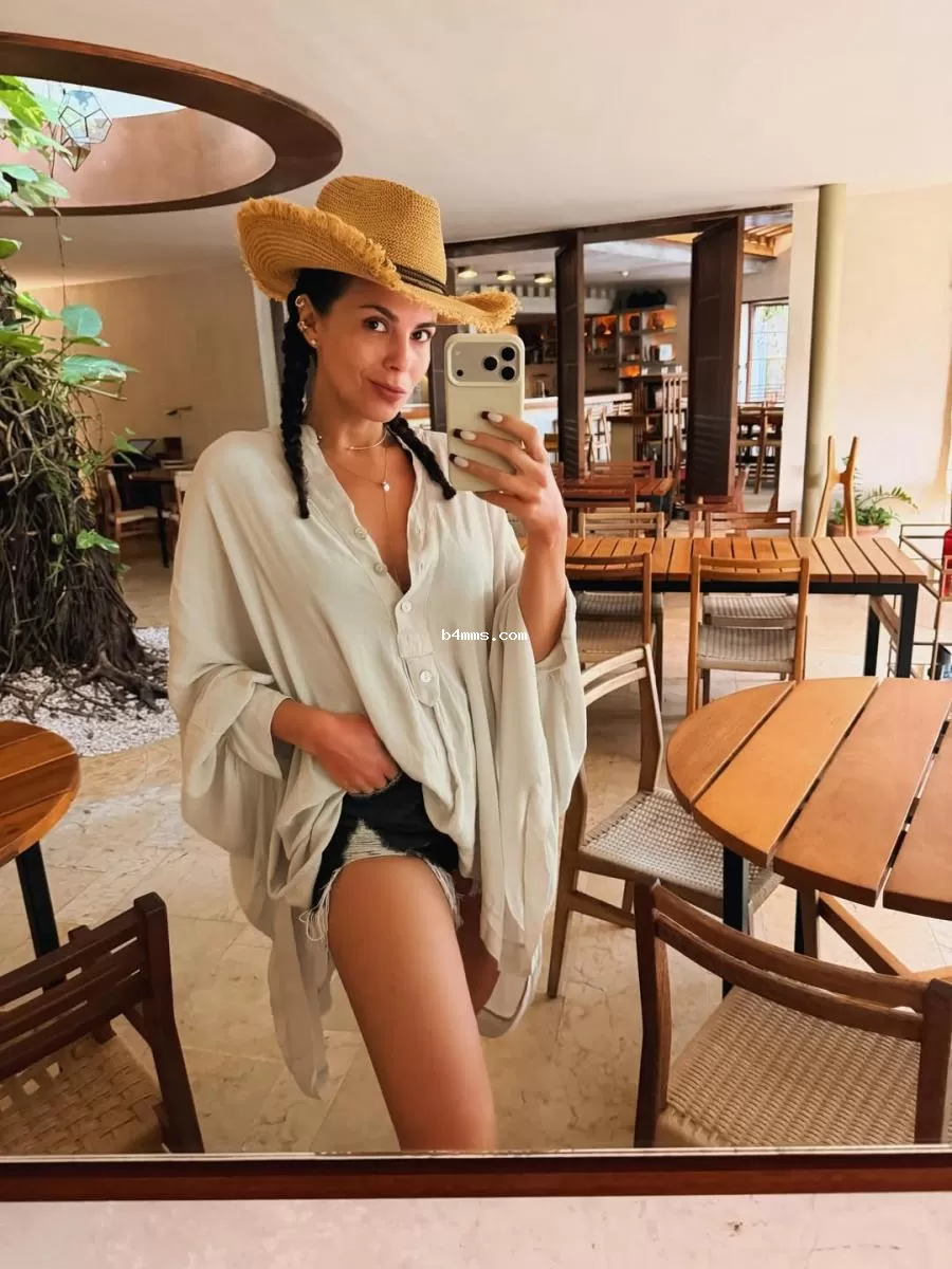 Настя Каменских поменяла прическу